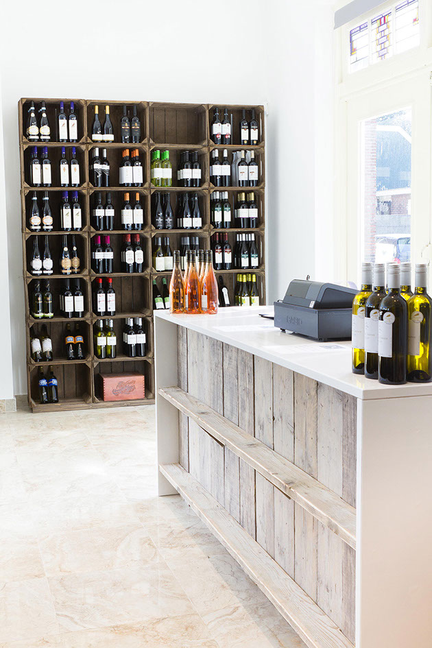 Petit Clos: Sfeervolle presentatie in de winkel.