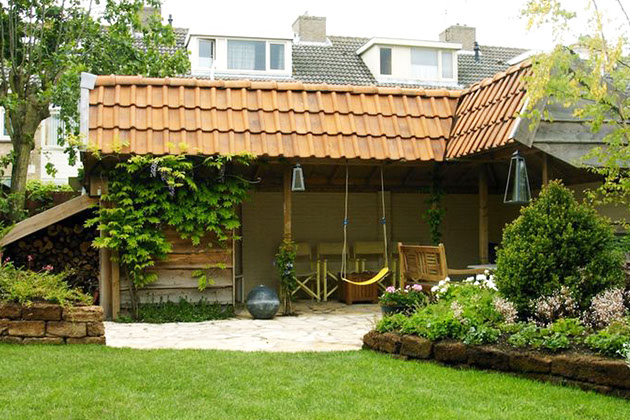 Veranda's en overkappingen: Maatwerk houtwerk en glas.