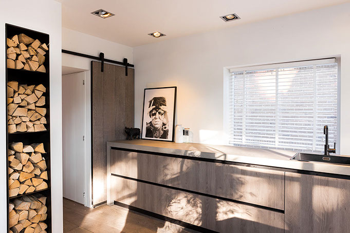 Woonhuis Amsterdam: Open leefruimte met veel licht.